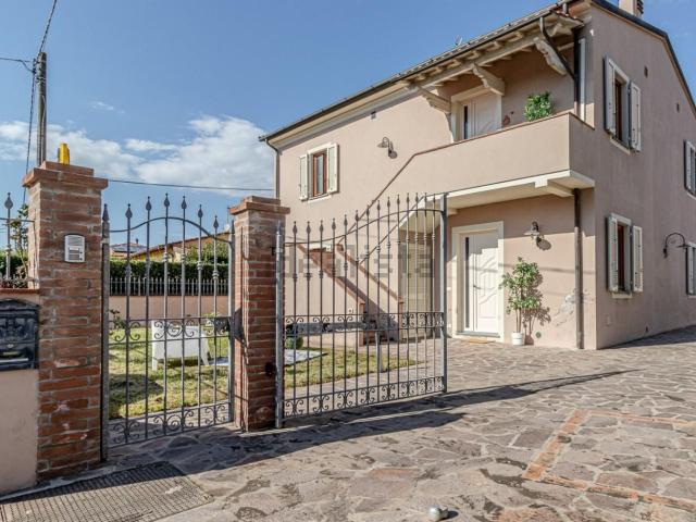 Case e ville in vendita di 260 m² in Via Pisano