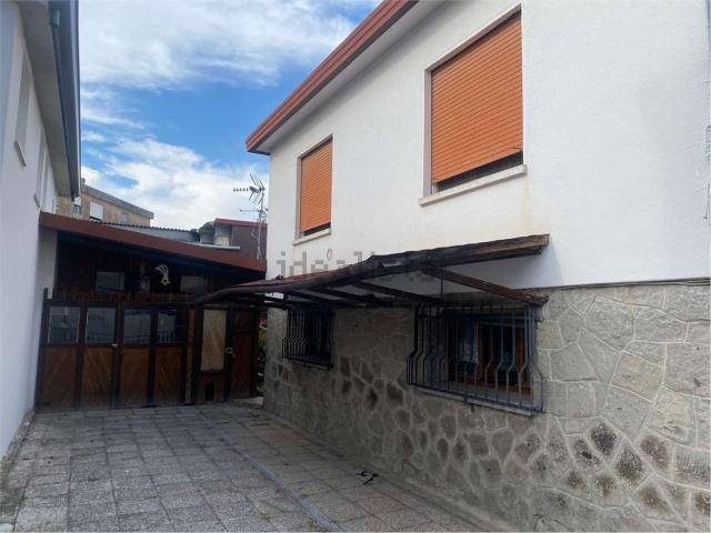 Case e ville in vendita di 260 m² in Via Prima Strada, 1