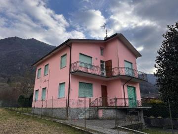 Case e ville in vendita di 260 m² in Via Provinciale, 10