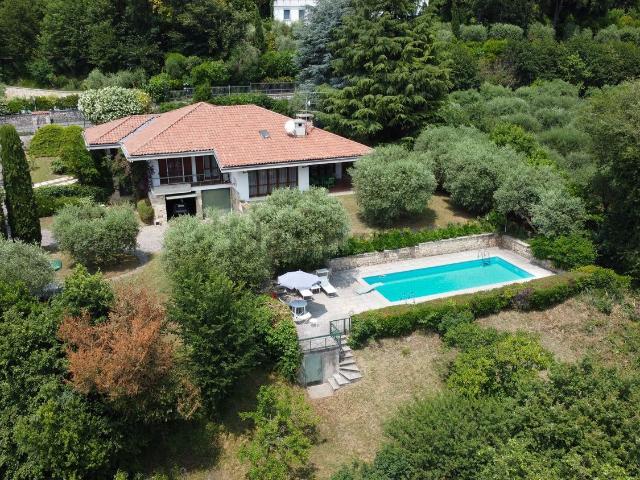 Case e ville in vendita di 260 m² in Via Ronchi, 23