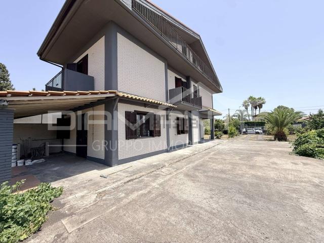 Case e ville in vendita di 260 m² in Via Trieste, 46