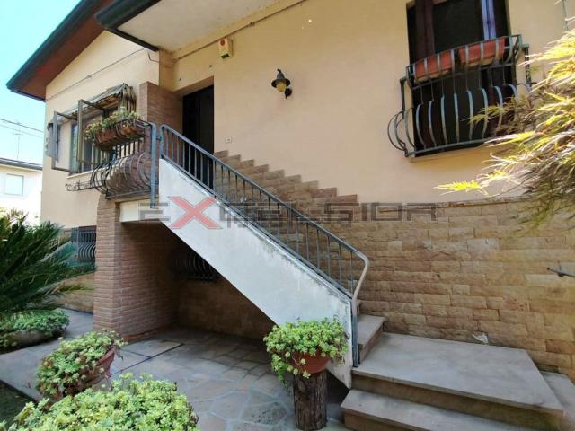 Case e ville in vendita di 260 m² in Via Umberto I&apos , 2