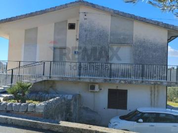 Case e ville in vendita di 260 m² in Via Vanella
