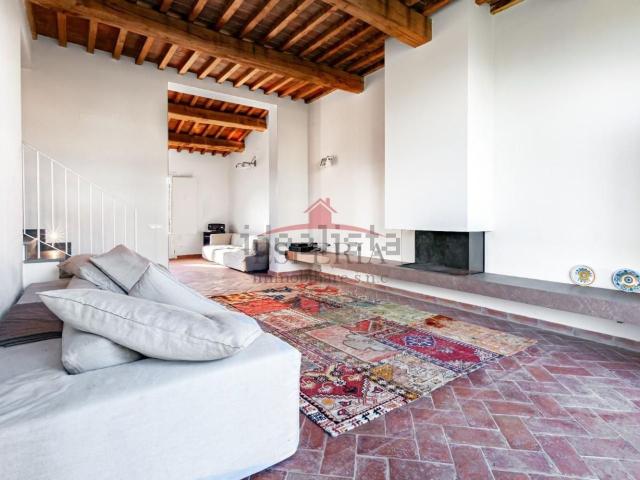 Case e ville in vendita di 260 m² in Via Vecchia Pietrasantina, 56017