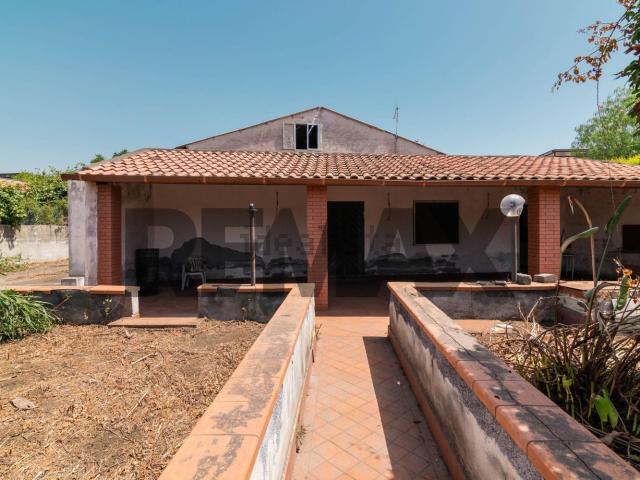 Case e ville in vendita di 260 m² in Via VIII Traversa