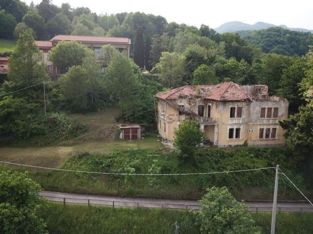 Case e ville in vendita di 260 m² in Via Villa Marini