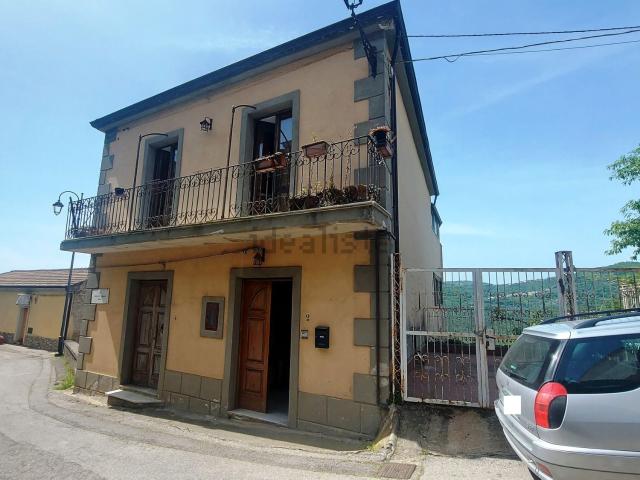 Case e ville in vendita di 260 m² in Via Vincenzo Rinaldi, 2