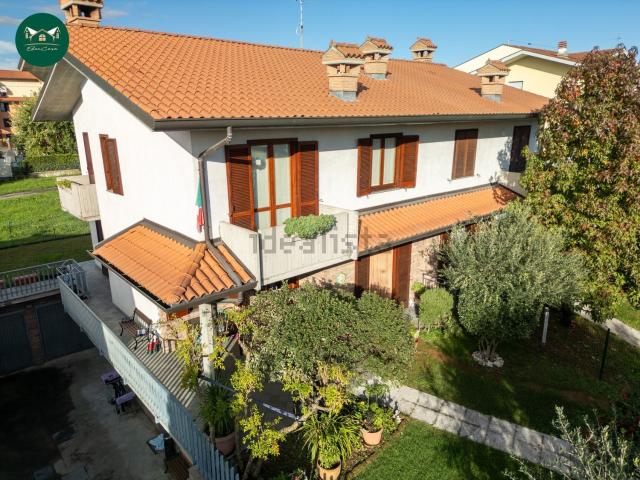 Case e ville in vendita di 260 m² in Via XXV Aprile