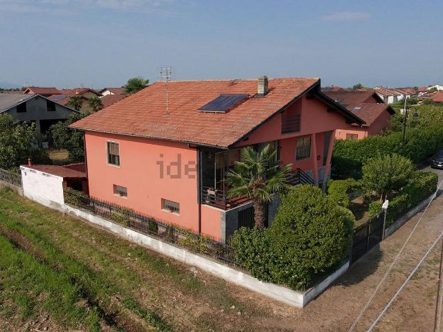 Case e ville in vendita di 260 m² in Via XXV Aprile
