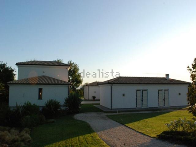 Case e ville in vendita di 260 m² in Viale Italia