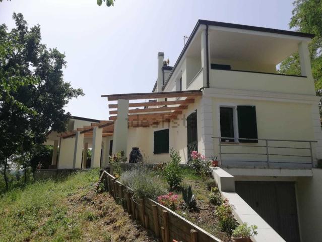 Case e ville in vendita di 260 m² in Vicolo Malatesta, 3