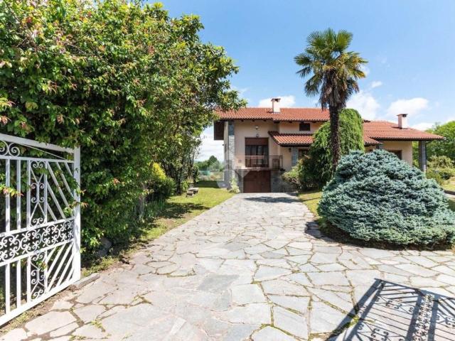 Case e ville in vendita di 260 m² in Strada Camporelle, 32
