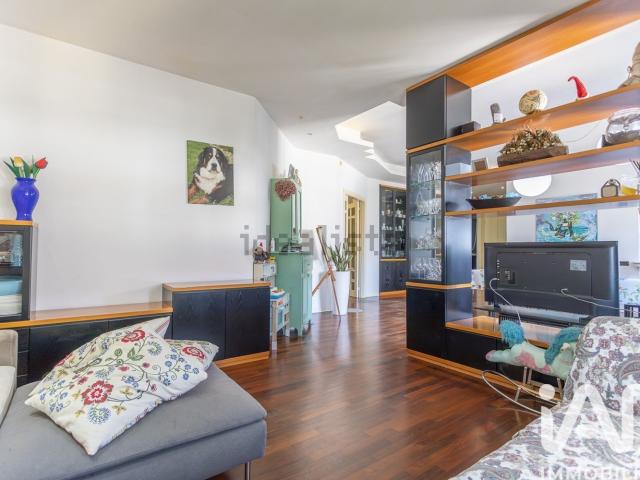 Case e ville in vendita di 260 m² in Strada Cluentina, 63
