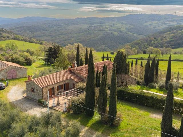 Case e ville in vendita di 260 m² in Strada di Montepò