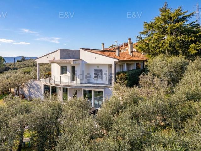 Case e ville in vendita di 260 m² in Strada di Pietrara