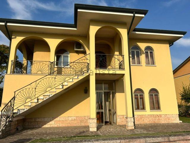 Case e ville in vendita di 260 m² in Strada Francesca Est