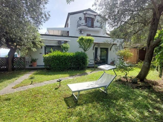 Case e ville in vendita di 260 m² in Strada Statale 145 Sorrentina