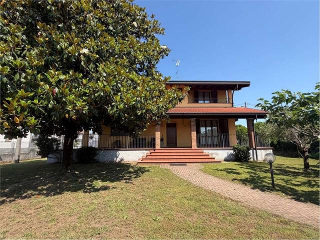 Case e ville in vendita di 261 m² in Via Salmorina, 9