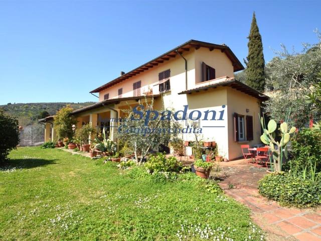 Case e ville in vendita di 261 m²