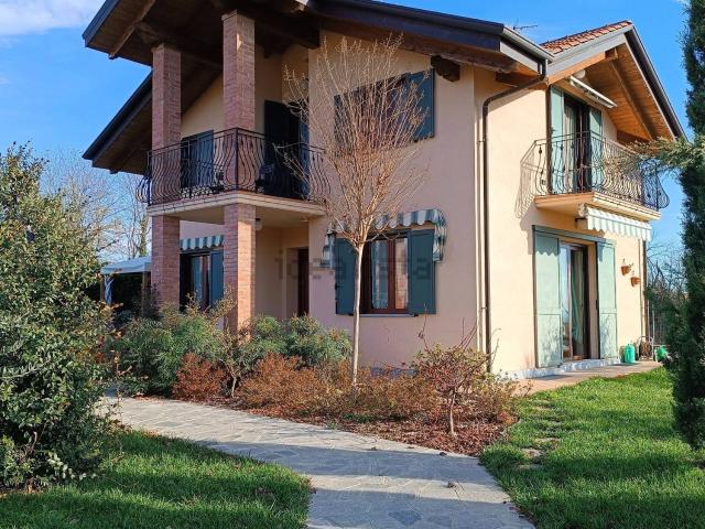 Case e ville in vendita di 313 m² in Via Ai Colli, 24