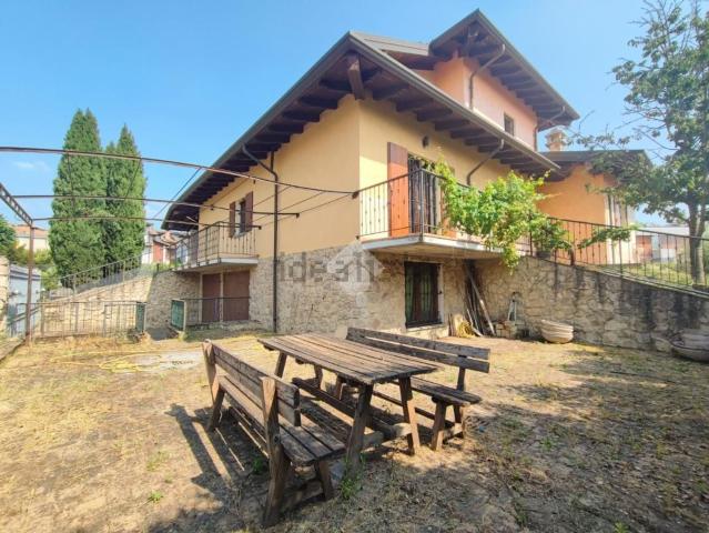 Case e ville in vendita di 261 m² in Via Gavino Lugano