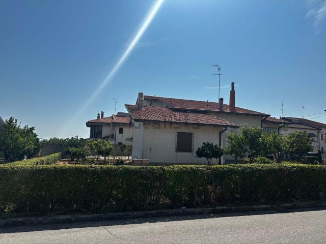 Case e ville in vendita di 261 m² in Via Giovanni Pascoli, 16