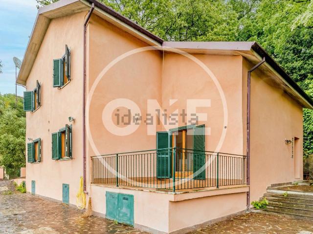 Case e ville in vendita di 261 m² in Via di Ca&apos  Bellina, 1