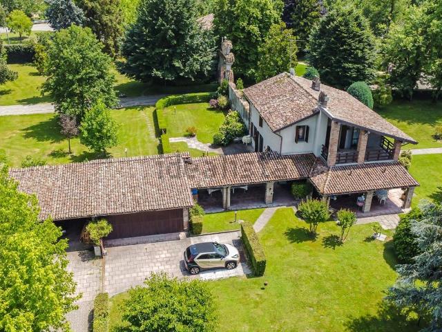 Case e ville in vendita di 261 m² in Via Ferdinando di Borbone, 60