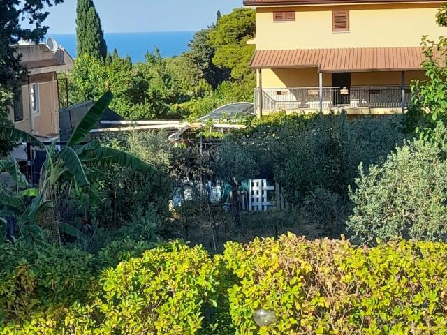 Case e ville in vendita di 261 m² in Via Incorvino Amalfitano