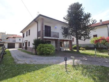 Case e ville in vendita di 261 m² in Via Ludovico Ariosto, 14