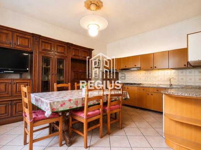 Case e ville in vendita di 261 m² in Via Torre, 160
