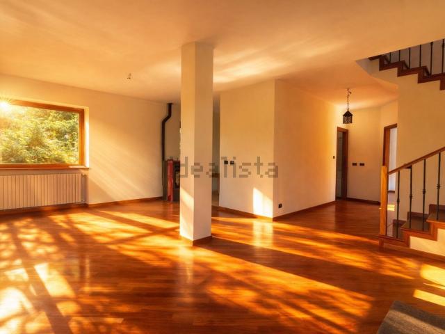 Case e ville in vendita di 261 m² in Via Umberto I, 4