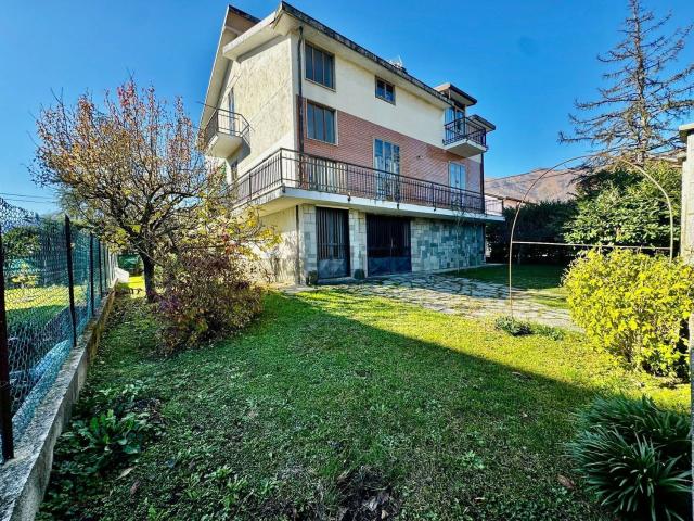 Case e ville in vendita di 262 m²