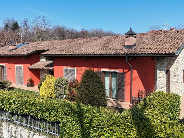 Case e ville in vendita di 262 m² in Via del Castellino, 3