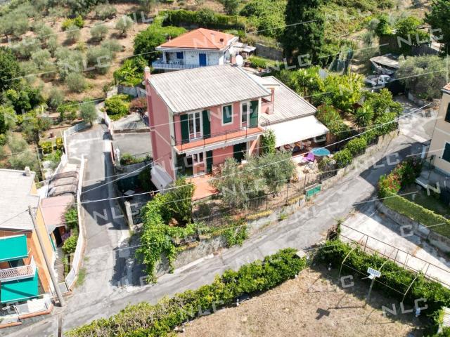 Case e ville in vendita di 299 m² in Via Suea