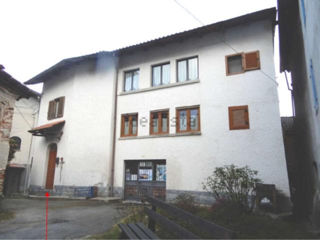 Case e ville in vendita di 262 m² in Frazione Centro