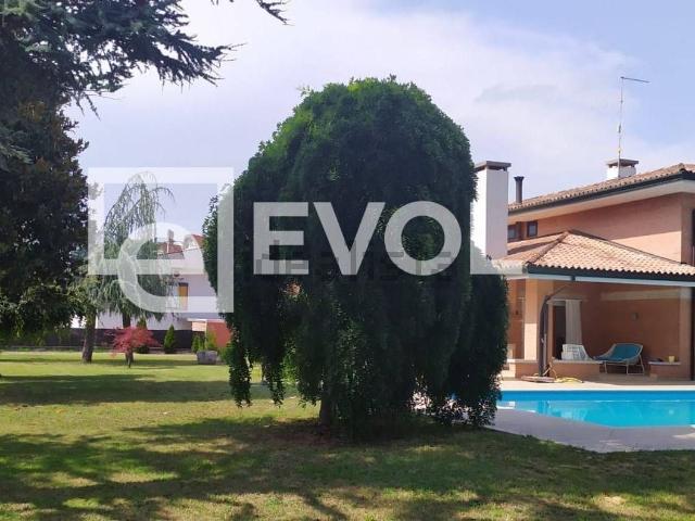 Case e ville in vendita di 263 m²