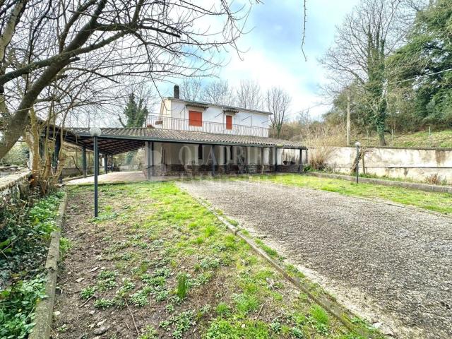 Case e ville in vendita di 263 m² in Via Agnone