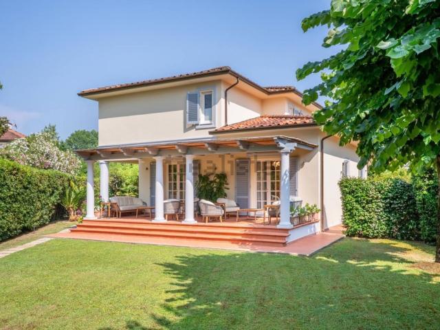 Case e ville in vendita di 263 m² in Via Gorizia