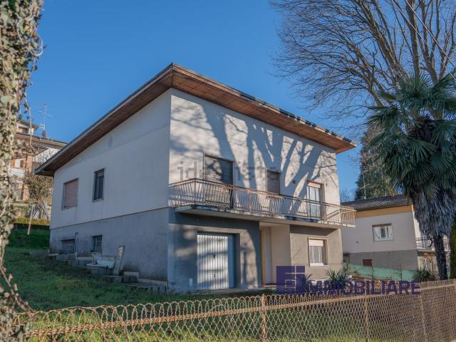 Case e ville in vendita di 263 m² in Via Germania