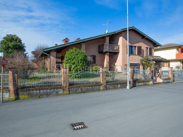 Case e ville in vendita di 263 m² in Via Leonardo da Vinci, 1