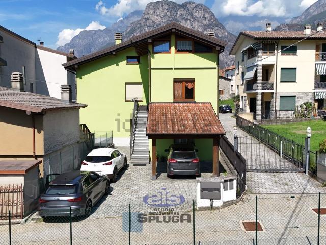 Case e ville in vendita di 263 m² in Via Nazionale, 74