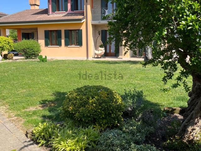 Case e ville in vendita di 263 m² in Via Roma