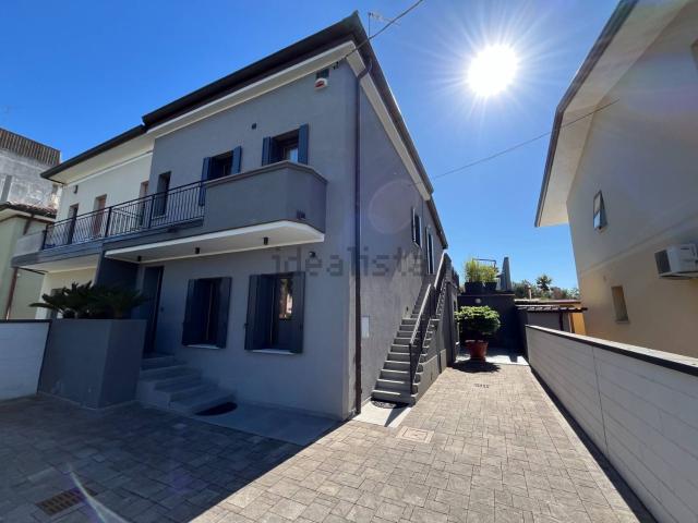 Case e ville in vendita di 263 m² in Via Redipuglia, 45