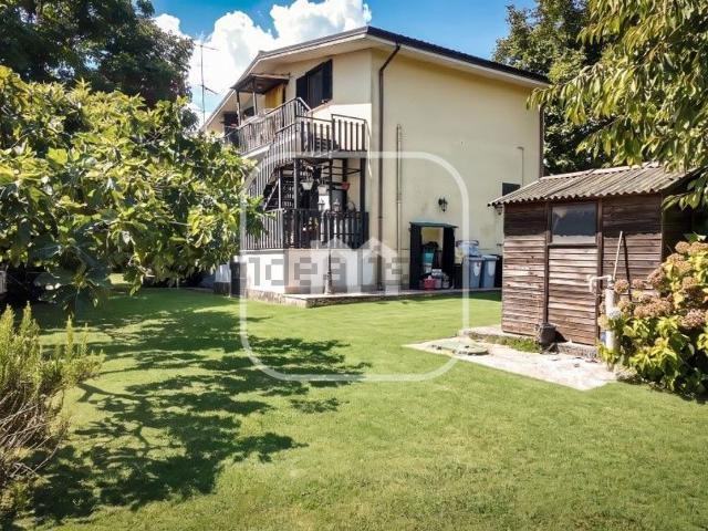 Case e ville in vendita di 264 m² in Via Colle Carbone, 17