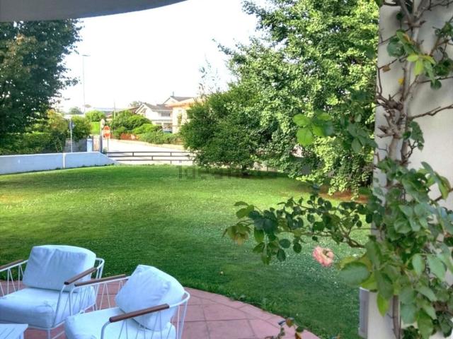 Case e ville in vendita di 264 m² in Via Alessandro Volta