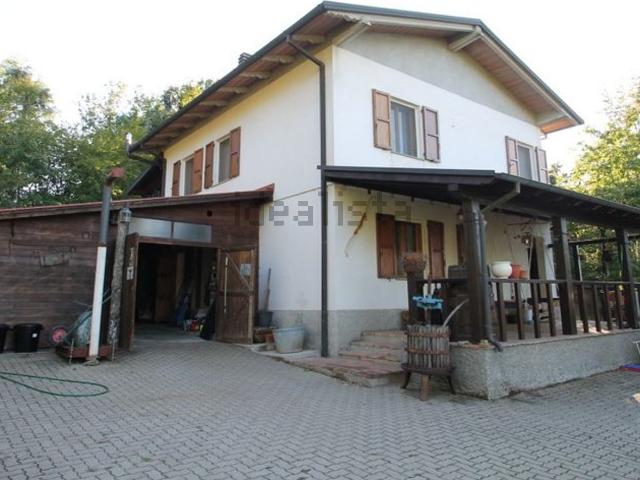 Case e ville in vendita di 264 m² in Via Bolognese