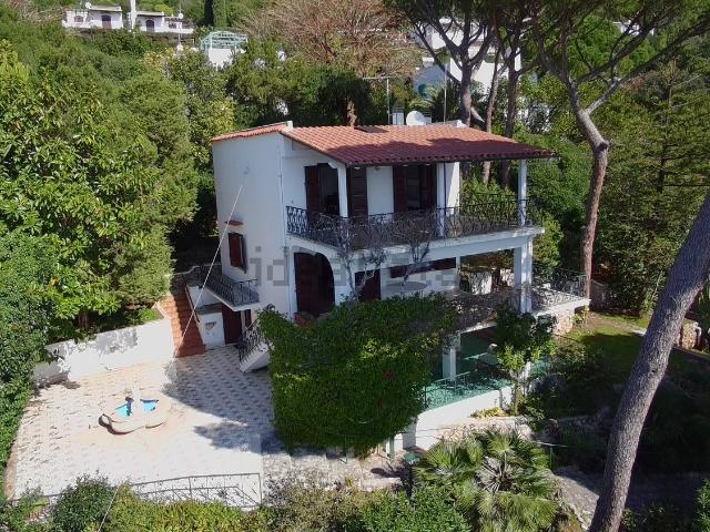 Case e ville in vendita di 264 m² in Via Grotta delle Capre, 19