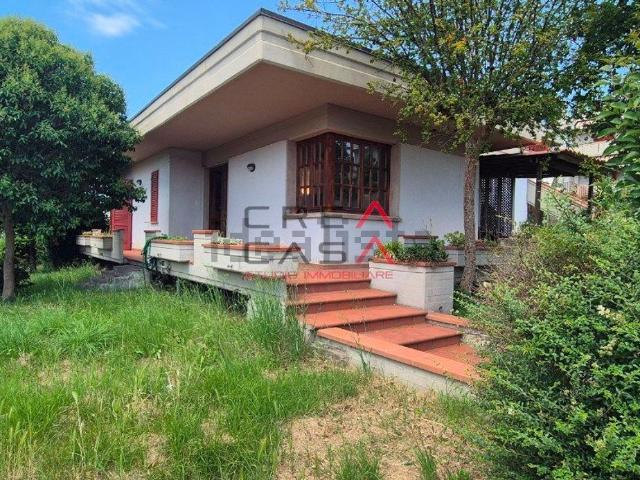 Case e ville in vendita di 264 m² in Via Eugenio Montale