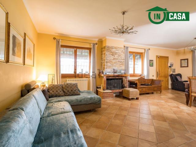 Case e ville in vendita di 264 m² in Via Monte Calcaro